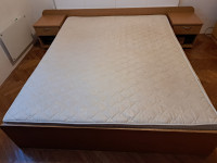 Bračni krevet, madrac i noćni ormarići, napravljen po mjeri