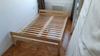 Drveni krevet s podnicama 140x200