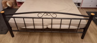 Krevet 180×200cm i noćni ormariči