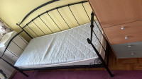 Krevet  90x200 cm, kao nov, spremnik na kotačićima