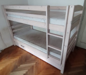Krevet na kat od skandinavskog bora sa dodatnim ležajem u ladici