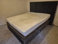 Krevet sa ladicama i madracem