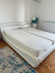 Krevet sa madracima  227X200 sa okvirom, madraci su 90x200