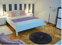 Krevet masivan hrastov 180x190 cm 150 eura