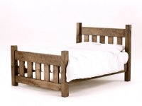 Rustikalni masivni hrastov krevet
