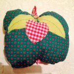 Ukrasni jastuk u obliku jabuke