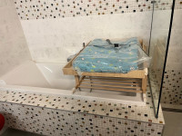 Dječiji kupaonski stolić za presvlačenje bebe