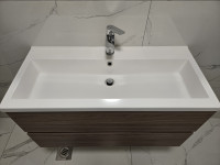 Viseći kupaonski ormarić s ugradbenim umivaonikom