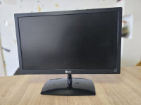 Podaje se monitor + tipkovnica + miš