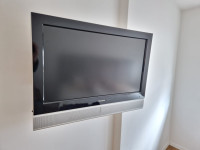 Prodajem Grundig Torreon LCD TV 82cm s kvalitetnim Vogels nosačem