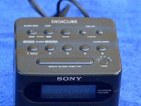 Radio i budilica Sony DIGICUBE ICF-C103