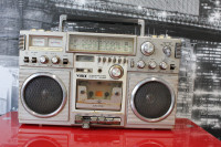 VINIX VPC 7704 (1981-84) retro boombox