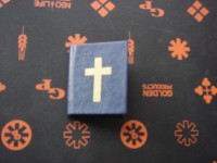 knjižica -- posvečena, dimenz. 4 cm X 3 cm, vidi slike!