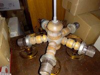 drveni luster sa 4 kugle 1 razbita