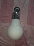 Lampa u obliku velike žarulje