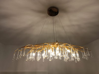 Moderan dizajnerski luster sa staklenim kapima – 160 €  Cijena: