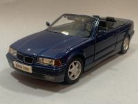 BMW 325i Convertible iz 1993. Maisto 1:18 model autic diecast maketa