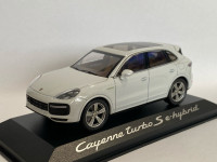 PORSCHE CAYENNE TURBO S E-HYBRID  1:43