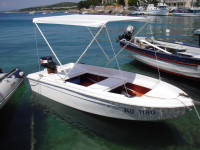 Plastični čamac s Mariner-Mercury 5 (četverotaktnim) motorom