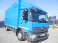 Mercedes Atego 1327 Furgon sa utovarnom rampom 13.5T