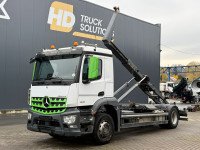 Mercedes-Benz 1832 4x2