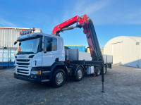 Scania P450 / Kamion s ravnom platformom + Kran / LTK323