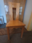 Masivna drvena stolica