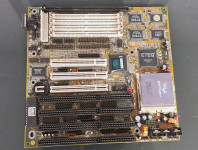 Neispravna retro matična ploča SOYO SY-5EAS i procesor Pentium 133