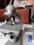 Medicinski mikroskop sa svijetlom