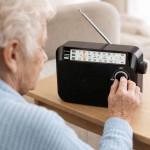Radio za starije osobe – analogni radio za demenciju i Alzheimerovu bo