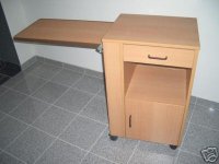 noćni ormarići s daskom za hranjenje