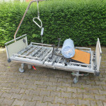 KREVET BOL. ELEK. RABLJENI+STOLIĆ RAB. +MADRAC NOVI