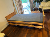 Bolnički krevet sa madracem