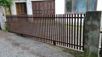 Metalna klizna ograda 5 metara i ogradni paneli i vrata 11 metara