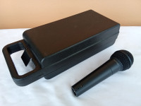 Behringer Ultravoice XM8500 vokalni mikrofon sa koferom, ispravan