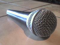 Mikrofon za pjevanje  vocalni SHURE SM 5885 prodajem