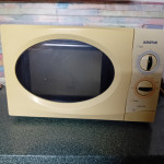 Mikrovalna pećnica Amw 002 marka AMSTAR