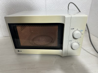 Mikrovalna pecnica LG MS-1927C,800W,potpuno ispravno,super stanje
