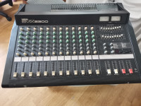 Aktivna mikseta Yamaha EMX2300