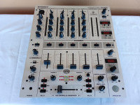 Behringer DJX700, 4-kanalni mikser/mikseta