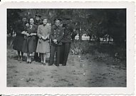 Fotografija Dočasnici mornarice Kraljevine Jugoslavije s djevojkama