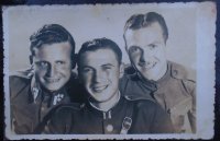 Fotografija tri vojnika iz doba NDH u različitim uniformama