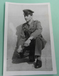 Fotografija vojnika JNA u nešto drukčijoj uniformi