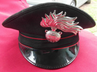 Kapa sa metalnom oznakom talijanskih Karabinjera