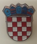 Republika Hrvatska stari limeni grb s krunom za kapu,beretku i slično.