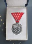 SFRJ - Medalja za vojne zasluge u kutiji
