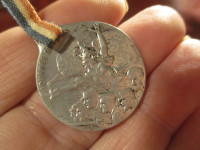 WW1 francuska medalja Dan Pariza, prešani metal