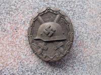 WW2,Njemacka ranjenicka    ,bronza,     original,     signirano