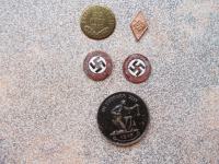 WW2,njemacke oznake, 5 komada,ostecene