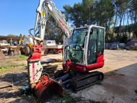 Prodajem TAKEUCHI TB 230 2021.g.